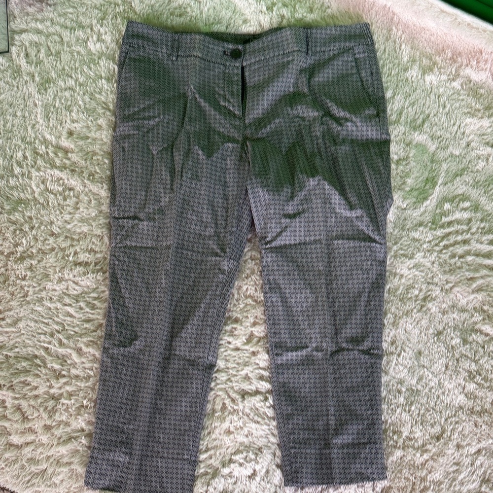 Dalia Capris .  Black and white Checkered